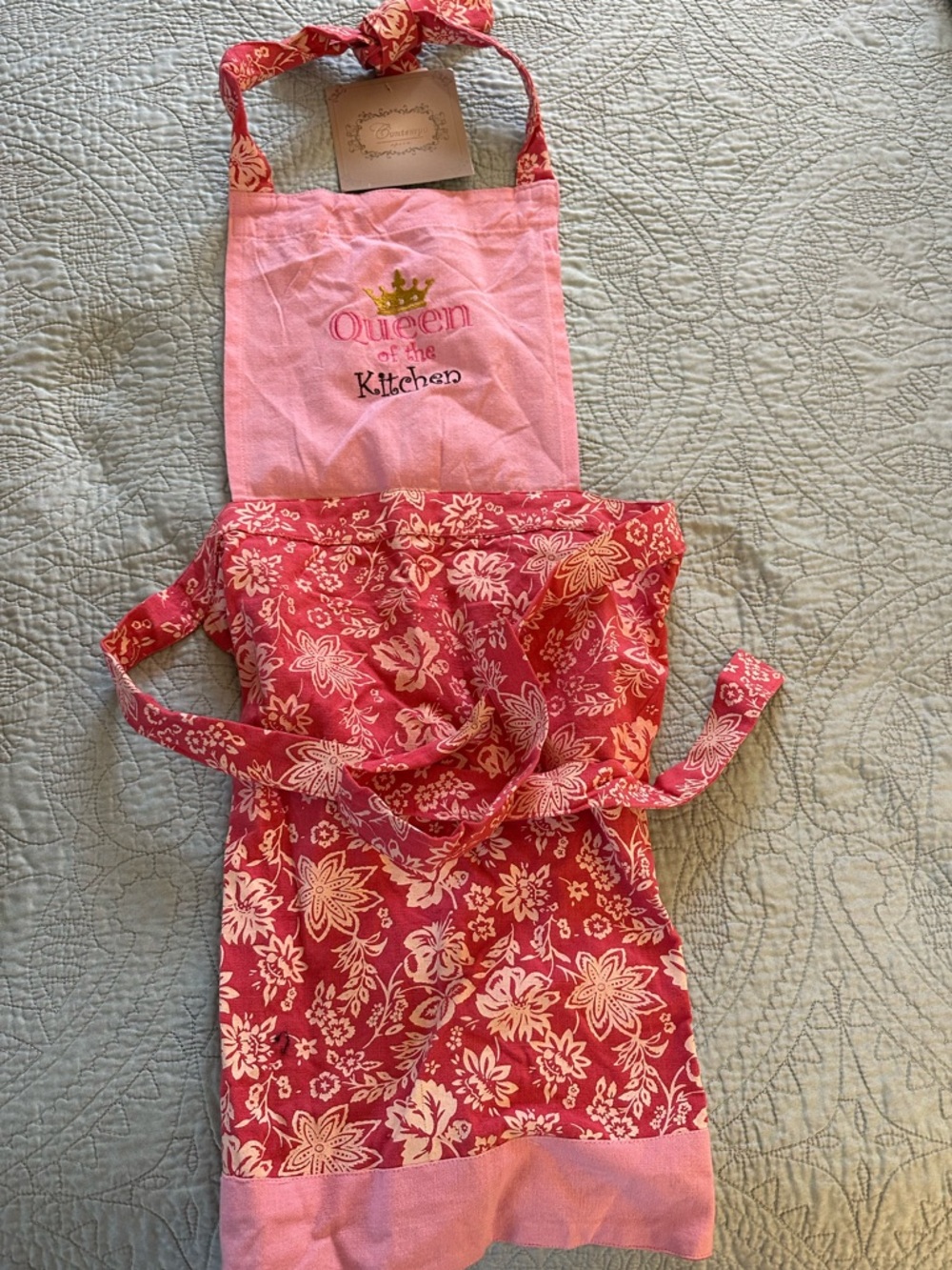 Queen of the Kitchen Apron Women’s Small Petite
